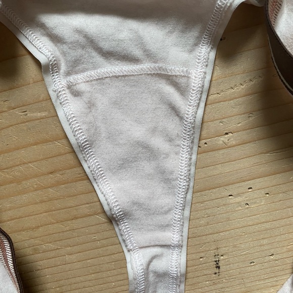 NWOT Victoria’s Secret thong - Picture 4 of 4